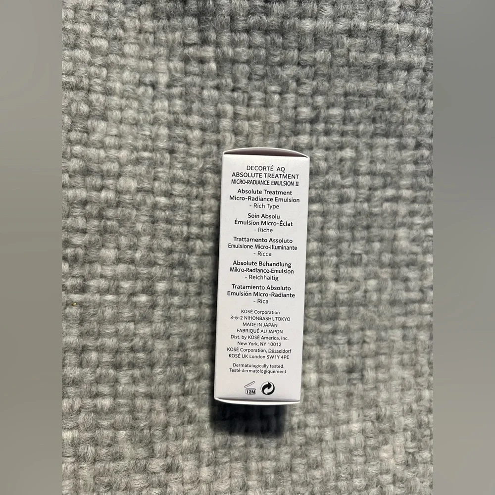 Decorte AQ: Absolue Treatment: Micro- Radiance Emulsion II (30ml)